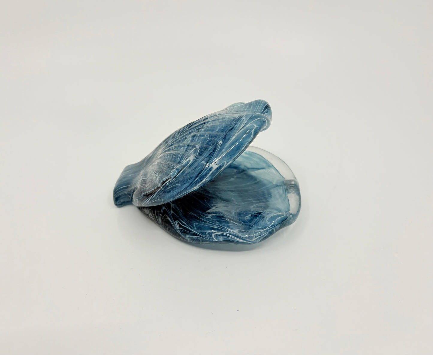 Blue Glass Clam - 15x2cm