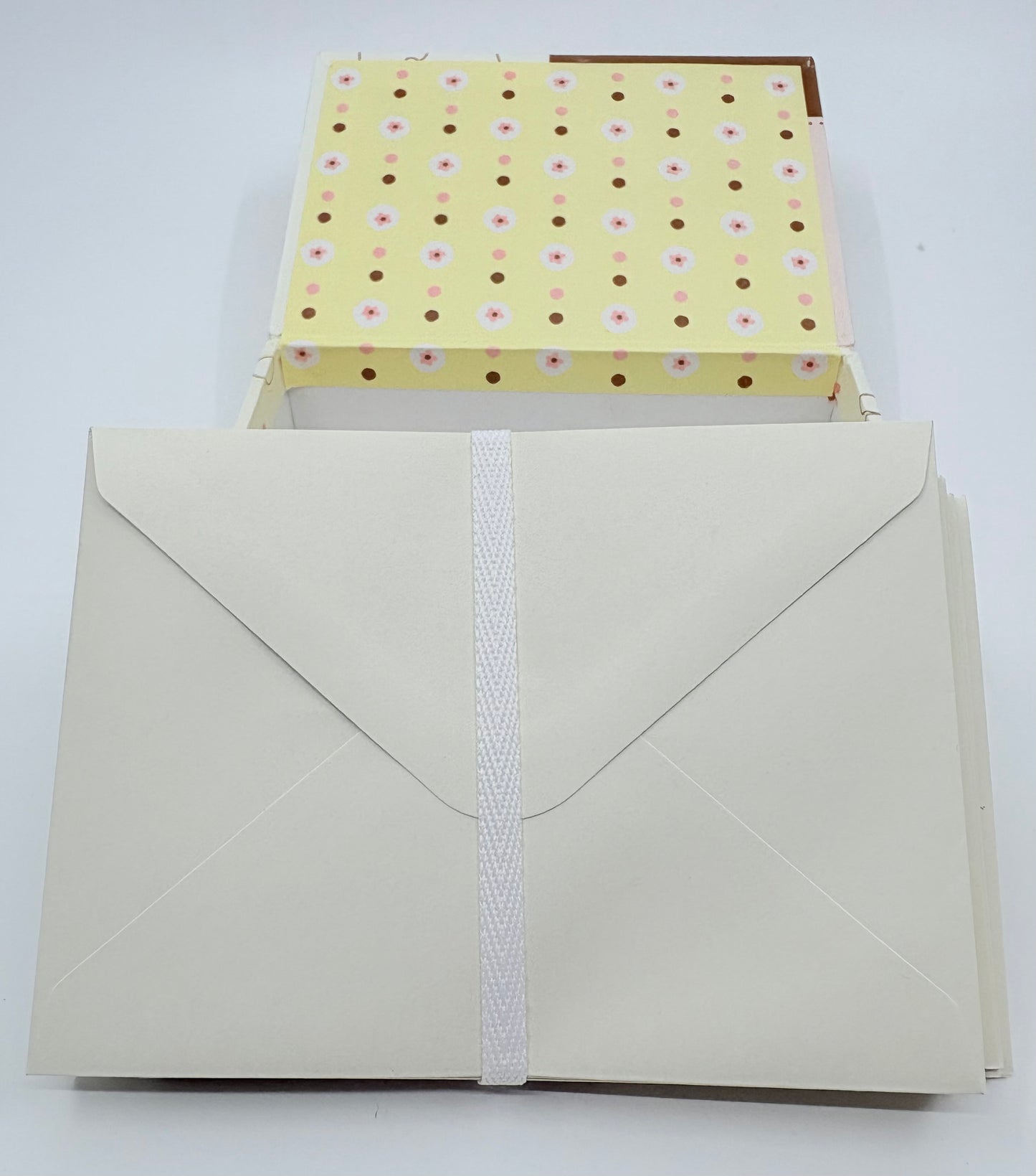 Pepper Pot Molly's Nursery - 10 Notecards and 11 Envelopes - 15x10cm